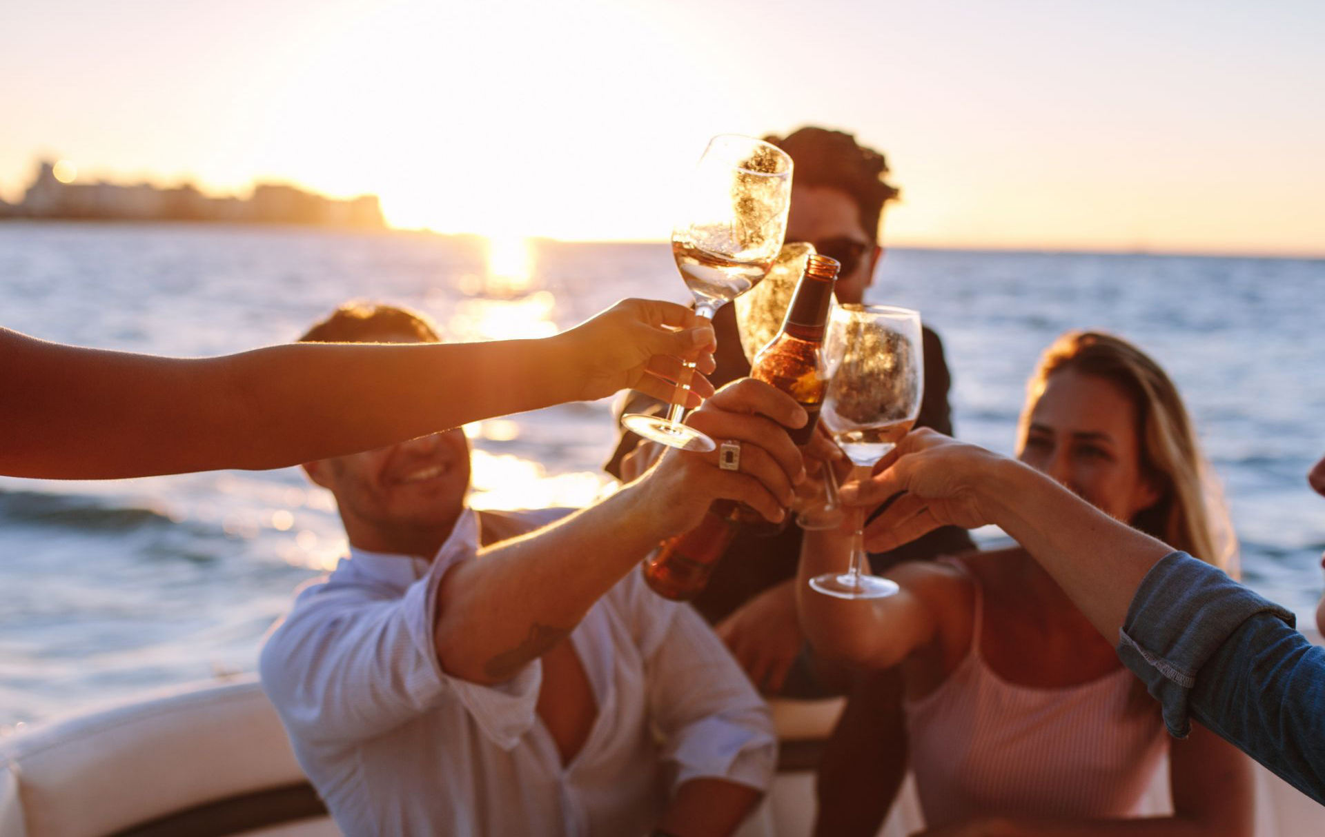 sunset-friends-on-boat